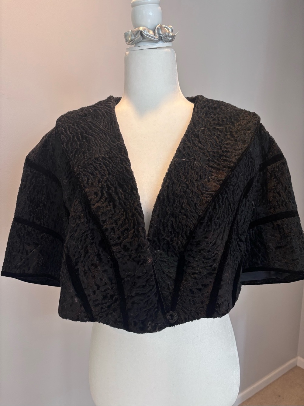 Vintage Peter Duffy Black curly lamb capelet 1950